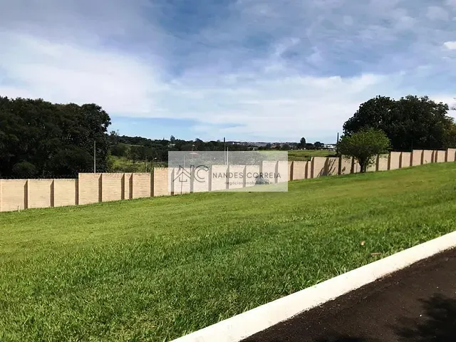 Terreno com 905m², à venda, no bairro Jardim Tarobá em Cambé