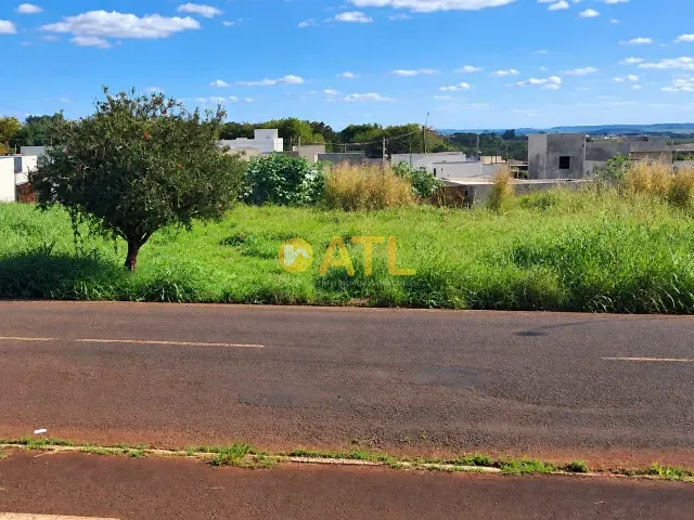Terreno com 300m², à venda, no bairro Residencial Ville de France em Ourinhos