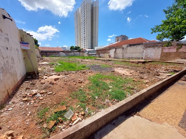 Terreno com 840m², à venda, no bairro Centro em Araçatuba