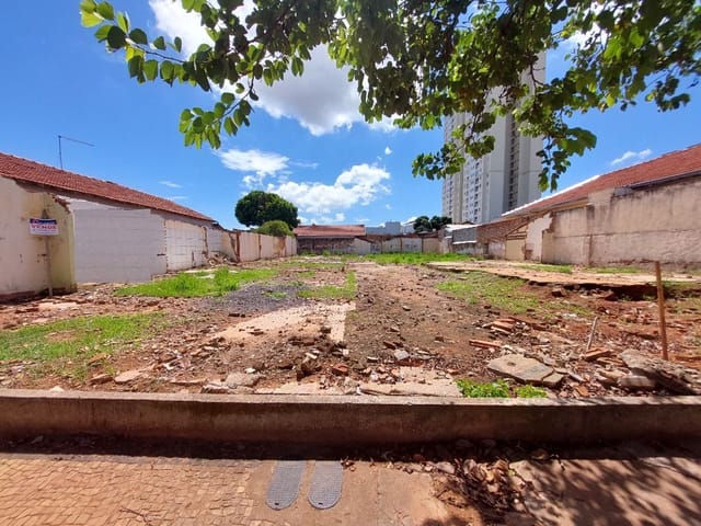 Terreno com 840m², à venda, no bairro Centro em Araçatuba