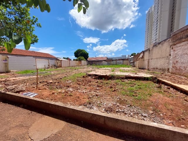 Terreno com 840m², à venda, no bairro Centro em Araçatuba