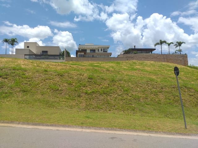 Terreno com 800m², à venda, no bairro Monte Alegre em Vinhedo
