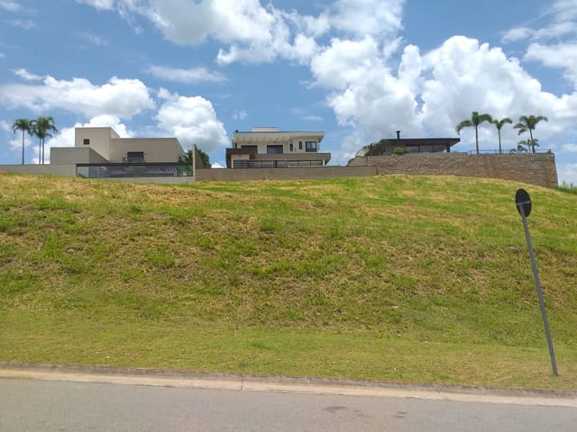 Terreno com 800m², à venda, no bairro Monte Alegre em Vinhedo