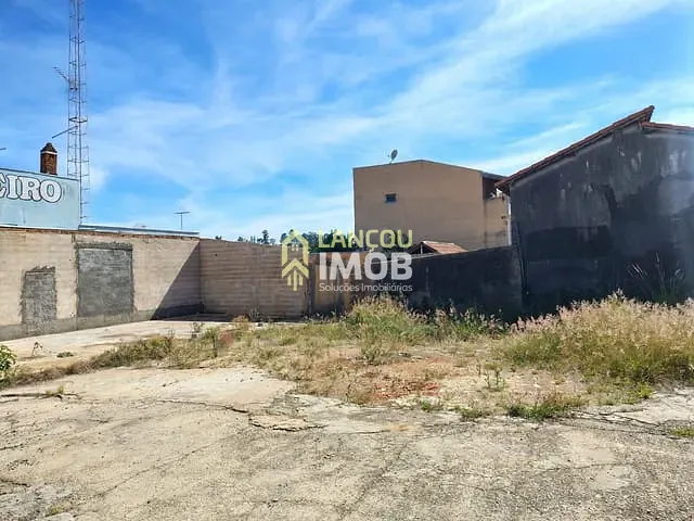 Terreno com 300m², à venda, no bairro Parque São Luiz em Jundiaí