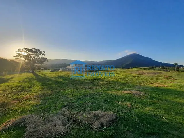 Terreno com 381m², à venda, no bairro Pilar em Maricá