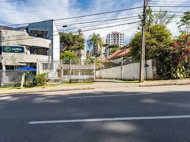 Terreno com 356m², à venda, no bairro São Francisco em Curitiba