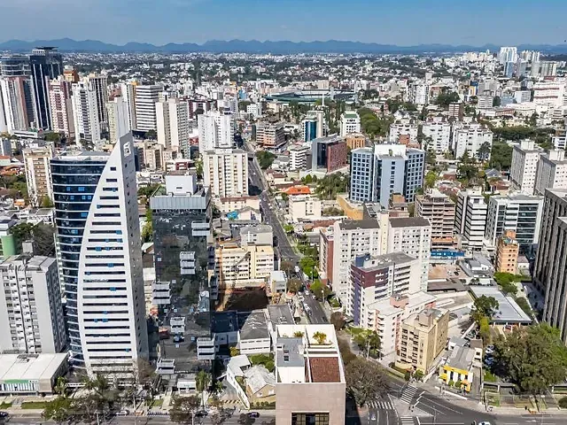 Terreno com 356m², à venda, no bairro São Francisco em Curitiba