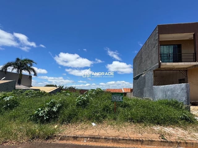 Terreno com 202m², à venda, no bairro Núcleo Habitacional Colonial em Apucarana