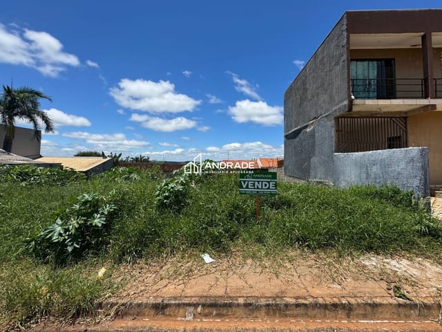 Terreno com 202m², à venda, no bairro Núcleo Habitacional Colonial em Apucarana
