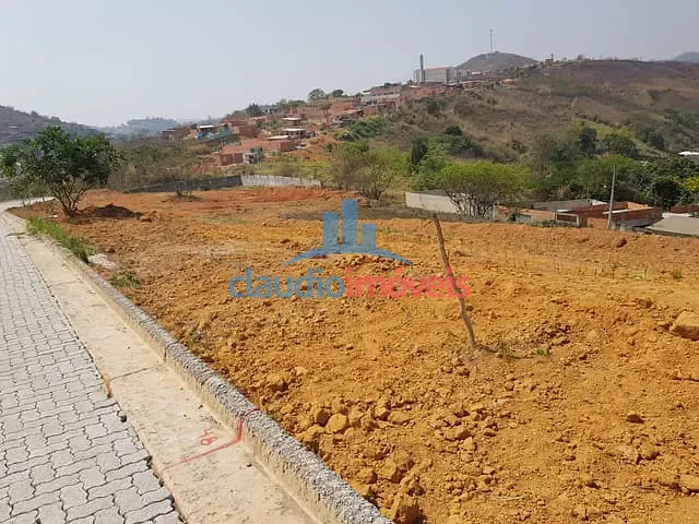 Terreno à venda, no bairro Paraíso em Barra Mansa