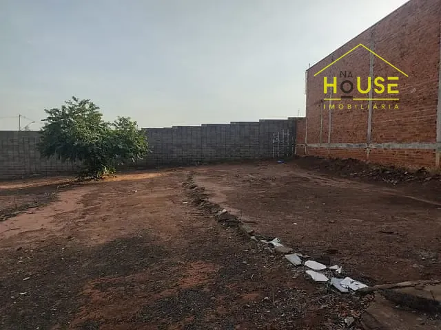 Terreno com 327m², à venda, no bairro Jardim dos Pinheiros em Votuporanga