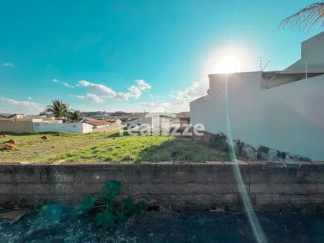 Terreno com 360m², à venda, no bairro Parque Santa Bárbara em Itapira