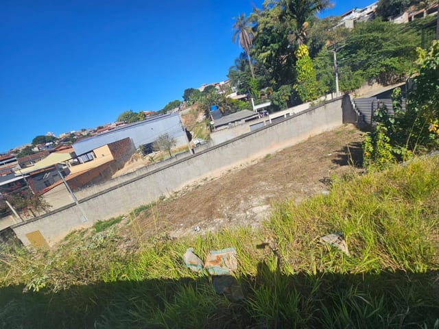 Terreno com 360m², à venda, no bairro Frei Leopoldo em Belo Horizonte