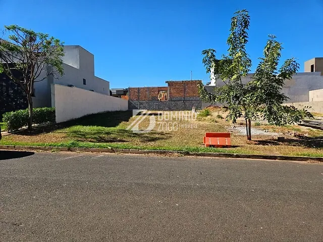 Terreno com 330m², à venda, no bairro Conjunto Margarida Rosa de Azevedo em Uberaba