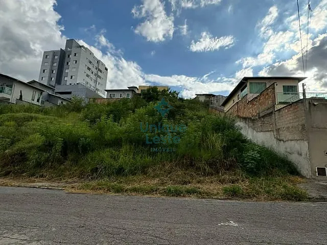 Terreno com 420m², à venda, no bairro Novo Horizonte em Sabará