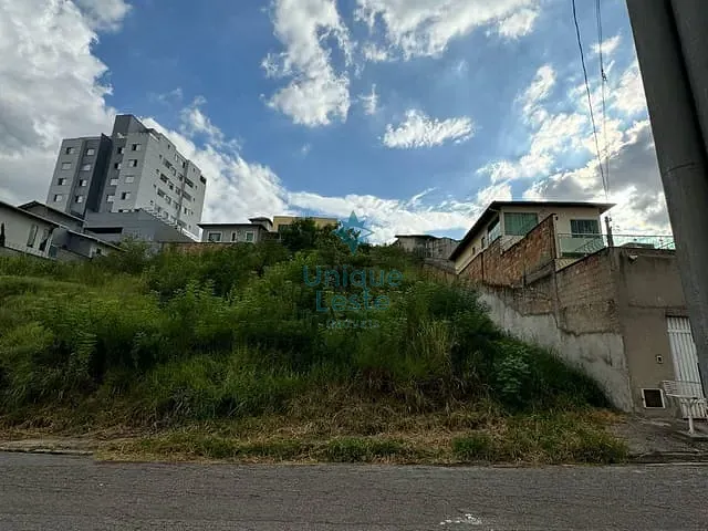 Terreno com 420m², à venda, no bairro Novo Horizonte em Sabará