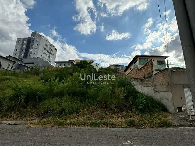 Terreno com 420m², à venda, no bairro Novo Horizonte em Sabará