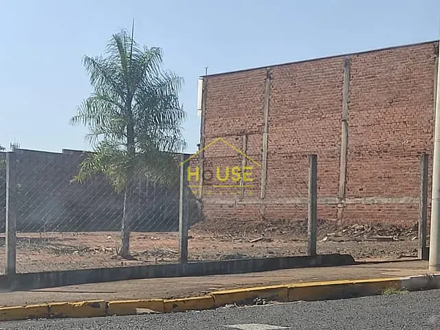 Terreno com 327m², à venda, no bairro Jardim dos Pinheiros em Votuporanga