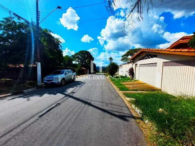 Terreno com 437m², à venda, no bairro Residencial Hípica Jaguari em Bragança Paulista