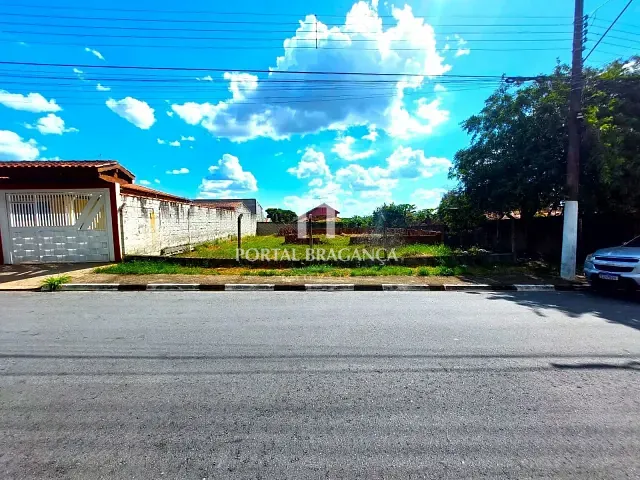 Terreno com 437m², à venda, no bairro Residencial Hípica Jaguari em Bragança Paulista