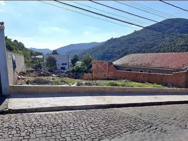 Terreno com 600m², à venda, no bairro Estância São José em Poços de Caldas