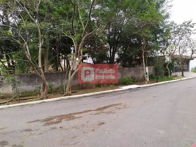 Terreno com 990m², à venda, no bairro Interlagos em São Paulo