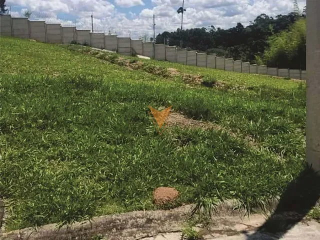 Terreno com 241m², à venda, no bairro Das Pedras em Cotia