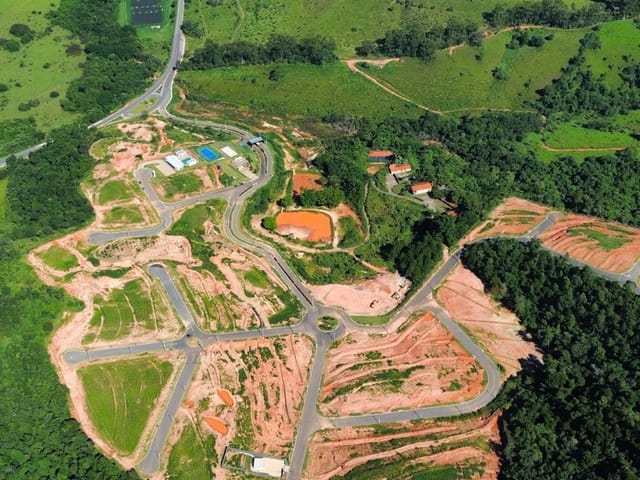 Terreno com 600m², à venda, no bairro Jardim Ipê em Cabreúva