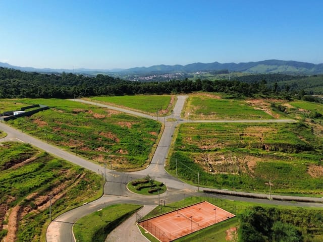Terreno com 600m², à venda, no bairro Jardim Ipê em Cabreúva