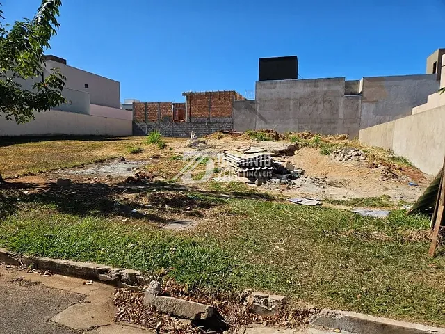 Terreno com 300m², à venda, no bairro Conjunto Margarida Rosa de Azevedo em Uberaba
