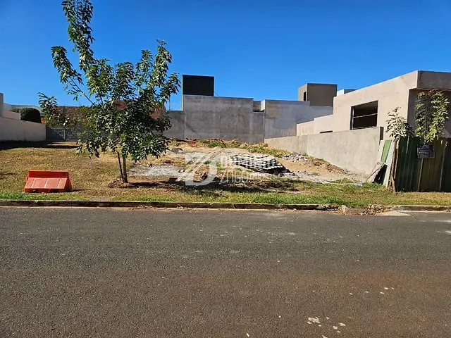 Terreno com 300m², à venda, no bairro Conjunto Margarida Rosa de Azevedo em Uberaba