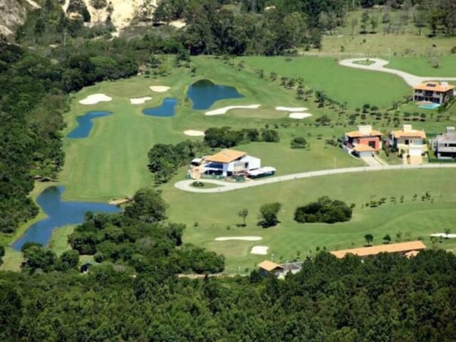 Terreno com 832m², à venda, no bairro Ingleses do Rio Vermelho em Florianópolis