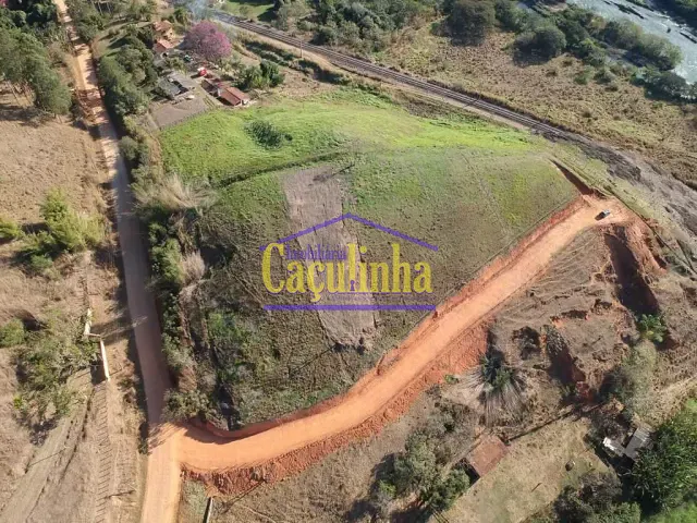 Terreno com 800m², à venda, no bairro Demetri Ribeiro em Vassouras