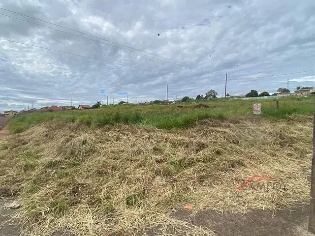 Terreno com 235m², à venda, no bairro Jardim Santiago em Apucarana