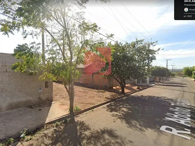 Terreno com 250m², à venda, no bairro Jardim Milenium em Pirassununga