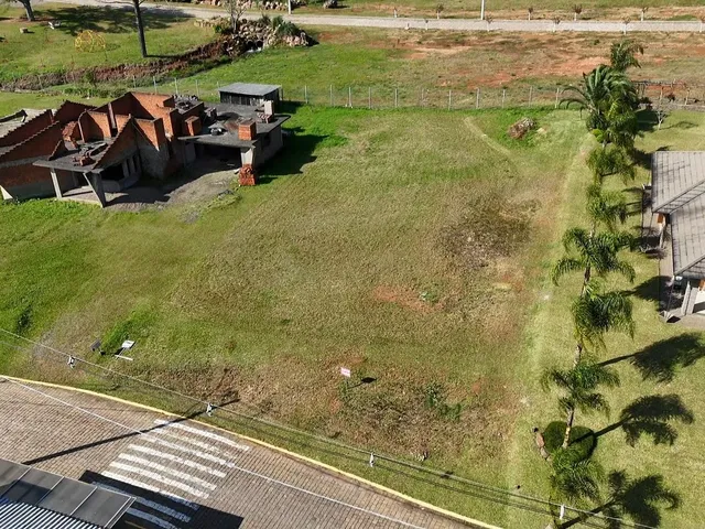 Terreno com 1060m², à venda, no bairro Paraiso em Vila Flores