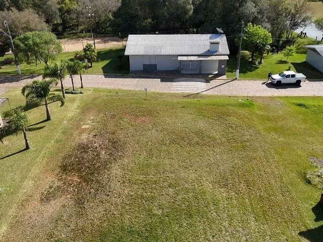 Terreno com 1060m², à venda, no bairro Paraiso em Vila Flores