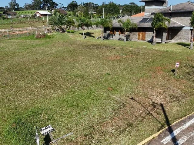 Terreno com 1060m², à venda, no bairro Paraiso em Vila Flores