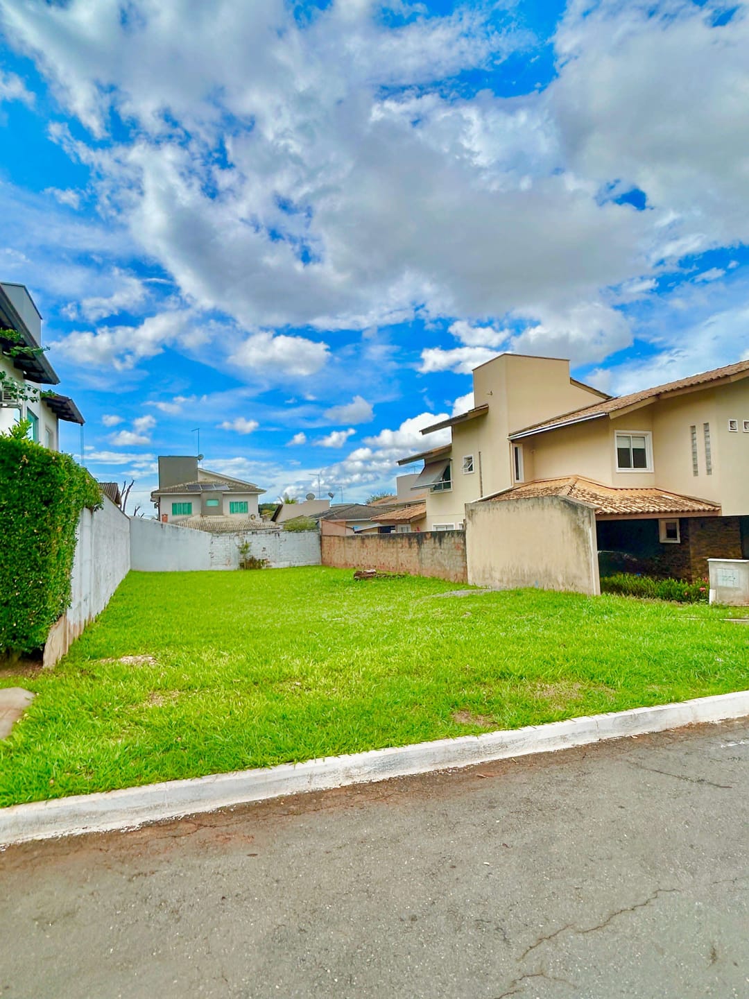 Lote à venda com 360 m² no condomínio Portal do Sol I, Goiânia, GO