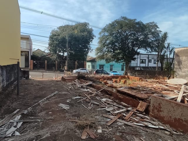 Terreno com 490m², para alugar, no bairro Centro em Cambé