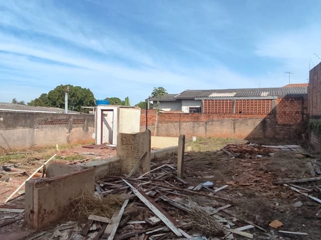 Terreno com 490m², para alugar, no bairro Centro em Cambé