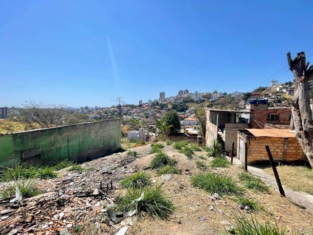 Terreno com 250m², à venda, no bairro Ouro Preto em Belo Horizonte