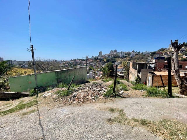 Terreno com 250m², à venda, no bairro Ouro Preto em Belo Horizonte