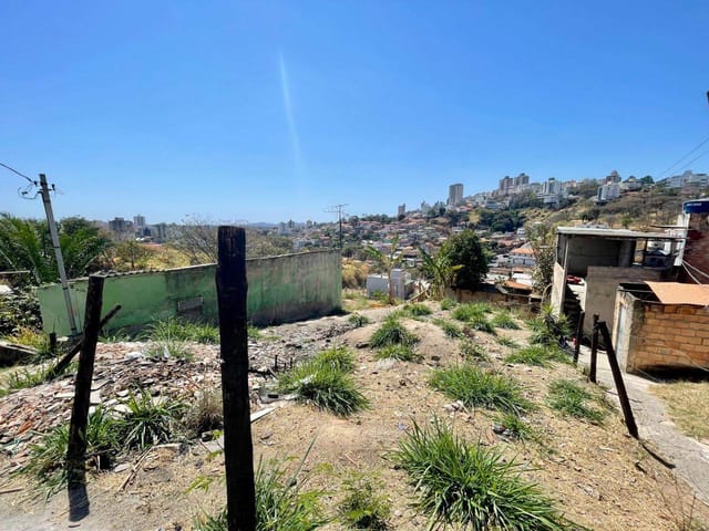 Terreno com 250m², à venda, no bairro Ouro Preto em Belo Horizonte