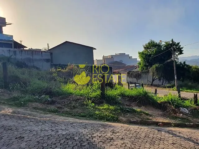 Terreno com 746m², à venda, no bairro Jardim Amália em Volta Redonda
