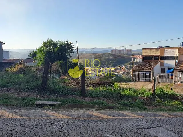 Terreno com 746m², à venda, no bairro Jardim Amália em Volta Redonda