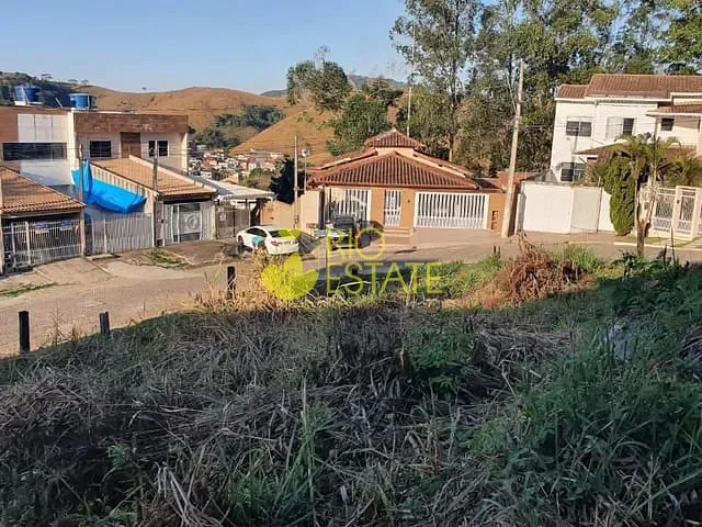 Terreno com 746m², à venda, no bairro Jardim Amália em Volta Redonda