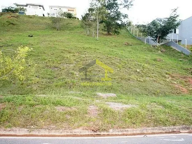 Terreno com 900m², à venda, no bairro Parque das Laranjeiras em Itatiba