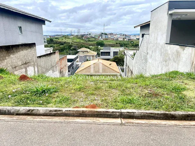 Terreno com 301m², à venda, no bairro Condomínio Villa Real de Bragança em Bragança Paulista