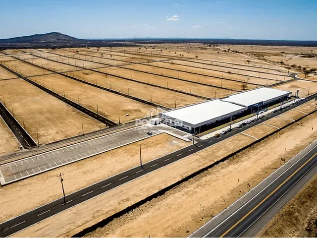 Terreno com 140m², à venda, no bairro Distrito Industrial em Juazeiro